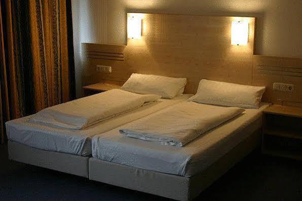 Hotel Mondial Comfort - Frankfurt Centre 3*